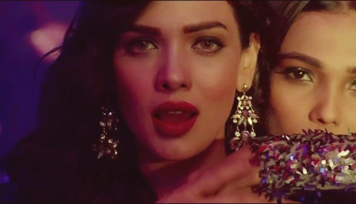 Stunning Sara Loren Sizzles In JPNA2's 'Ishq Hoa Jo Tari'